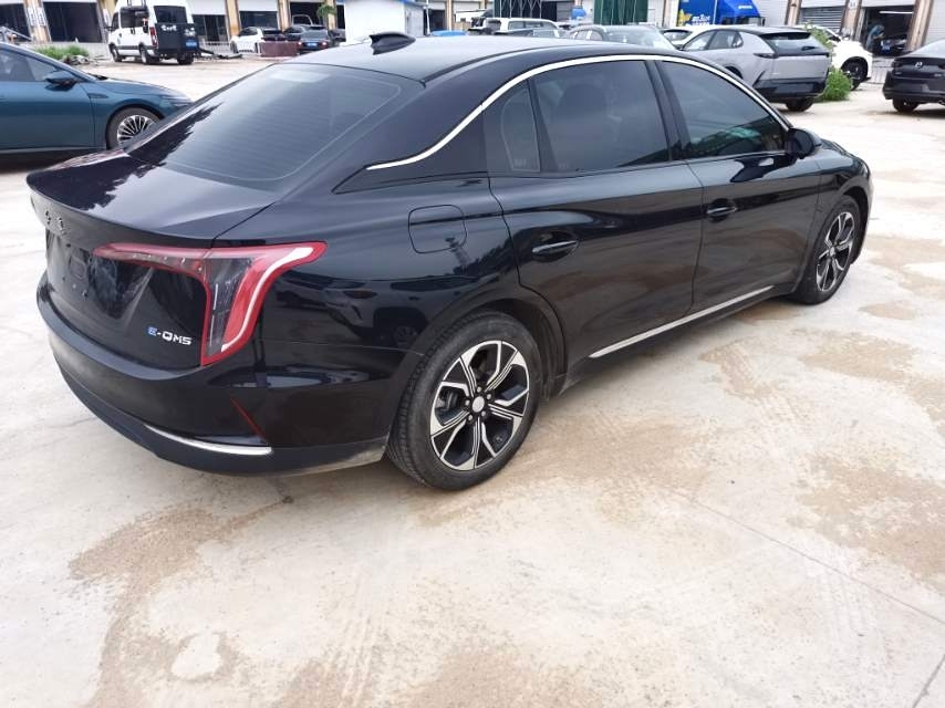Hongqi E-QM5
