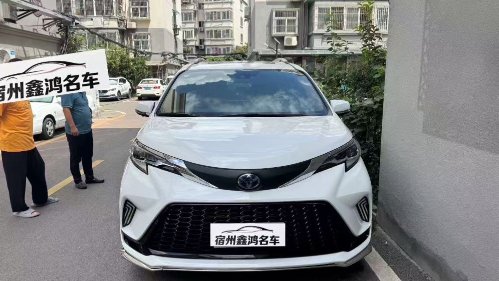 Toyota Sienna 2.5L Hybrid Comfort Edition (2023)