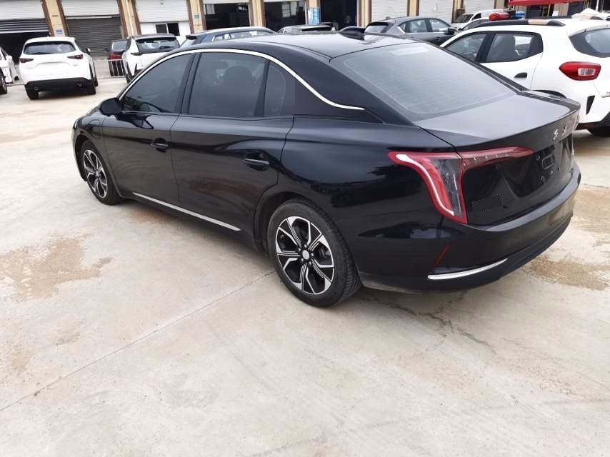 Hongqi E-QM5