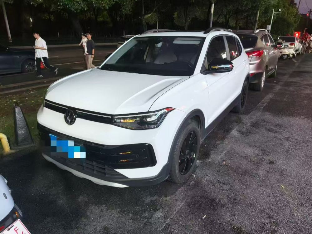 Volkswagen Tayron 1.5 Automatic Panoramic Sunroof