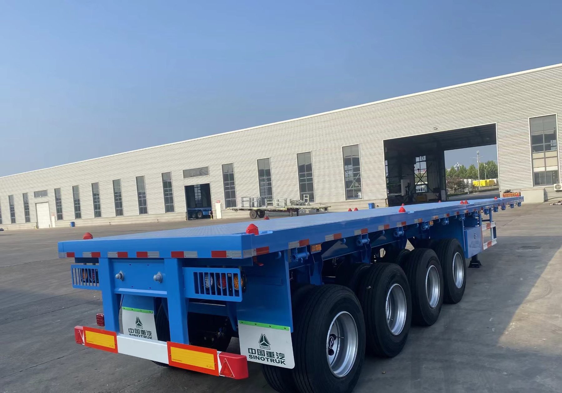 Container flatbed semi-trailer