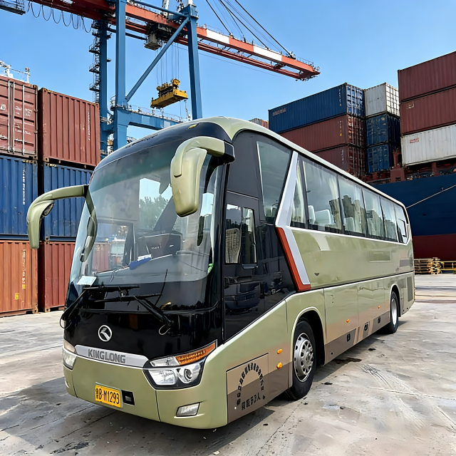 出售二手金龙 XML6127 55座城市公交车，单门，欧3排放标准，柴油动力。