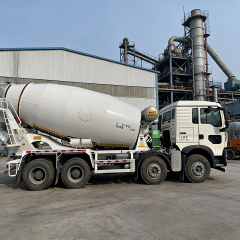 中国重汽全新8x4 12轮混凝土搅拌车 | ZF变速箱湿式喷射混凝土