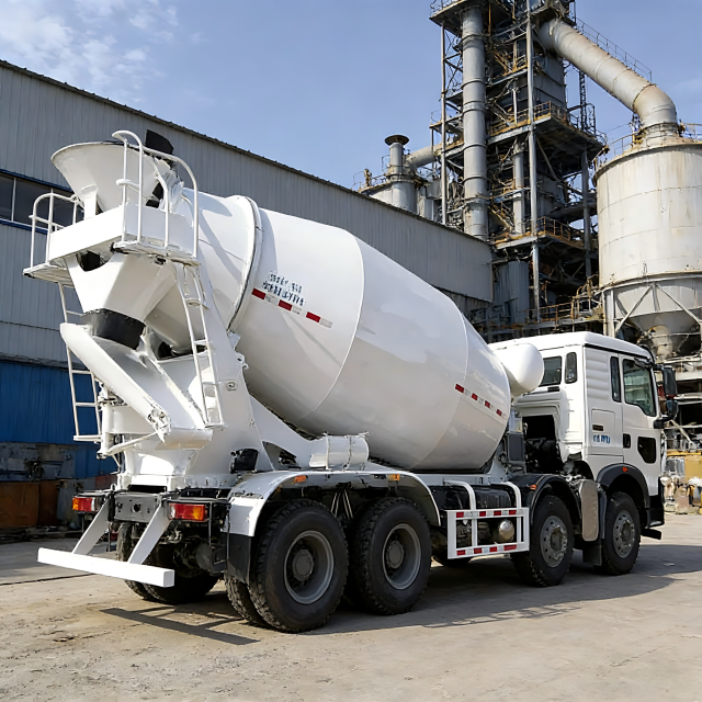 中国制造 16 立方英尺 Sinotruk HOWO 二手混凝土搅拌车 | 欧 5 排放标准 371-420 马力