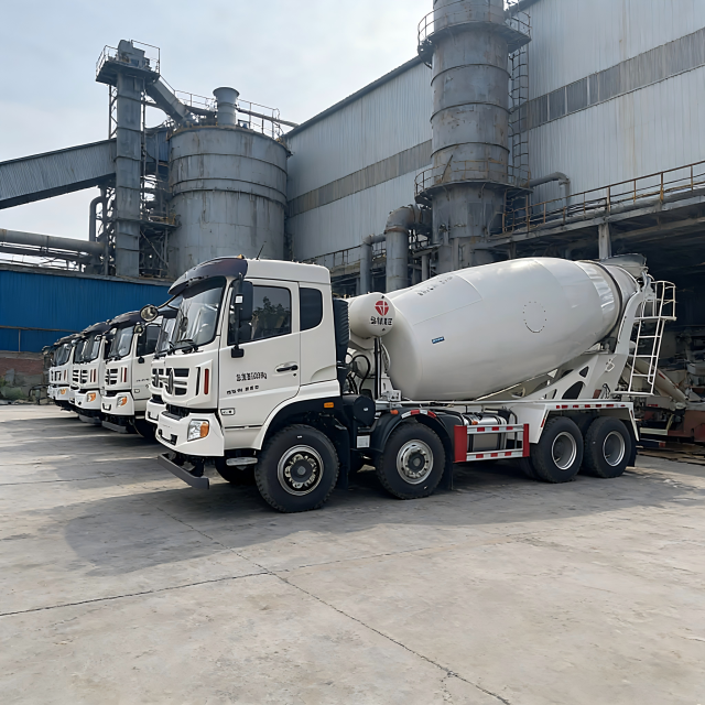 中国制造 16 立方英尺 Sinotruk HOWO 二手混凝土搅拌车 | 欧 5 排放标准 371-420 马力