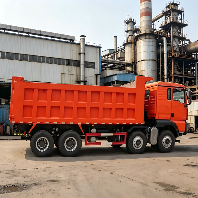 豪沃12轮自卸车出售 - 中国重汽8×4 451-500马力新型翻斗车