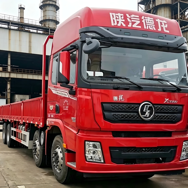 高品质陕汽X3000 8x4围栏货车，全新手动挡，351-450马力
