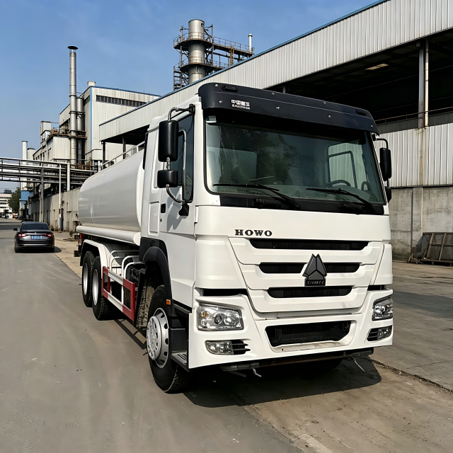 Used Sinotruk HOWO Water Tank Truck 25m³ – High-Capacity Water Transport for Construction & Firefighting