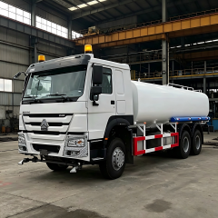 可靠的二手豪沃（HOWO）水罐车 | 10轮，25000升水箱，用于除尘和消防