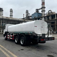 中国重汽豪沃371型20立方米水罐车出售——用于除尘和消防