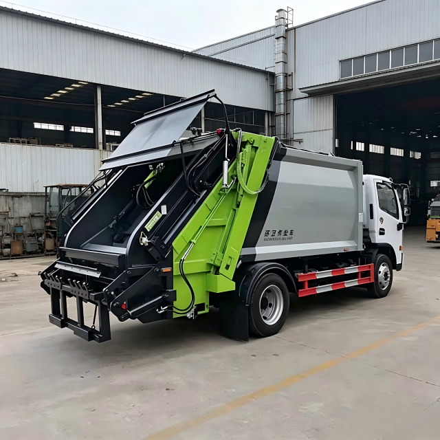 东风4×2 5立方米垃圾压缩车 – 强劲柴油发动机，适用于垃圾收集