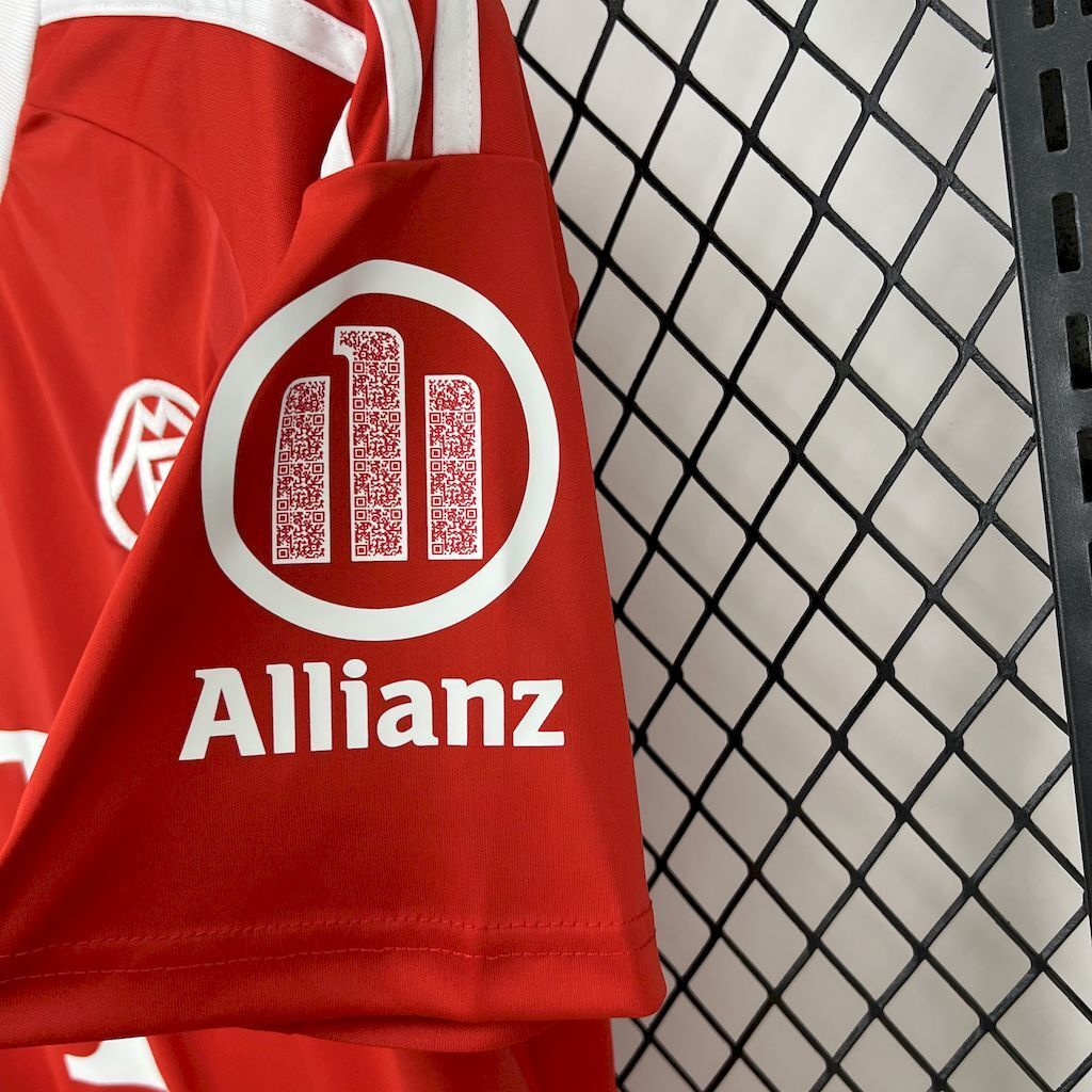2025-2026 Bayern Munich Club Goalkeeper Football Jersey Fan edition 1:1 China Quality