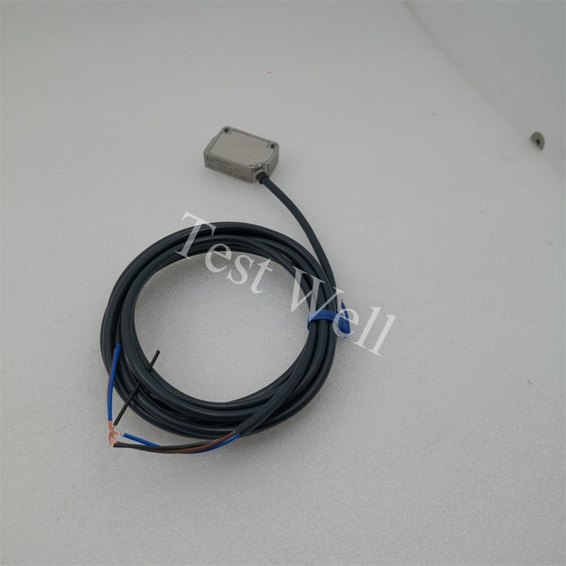 OMRON E3Z-LR86 Proximity Sensor