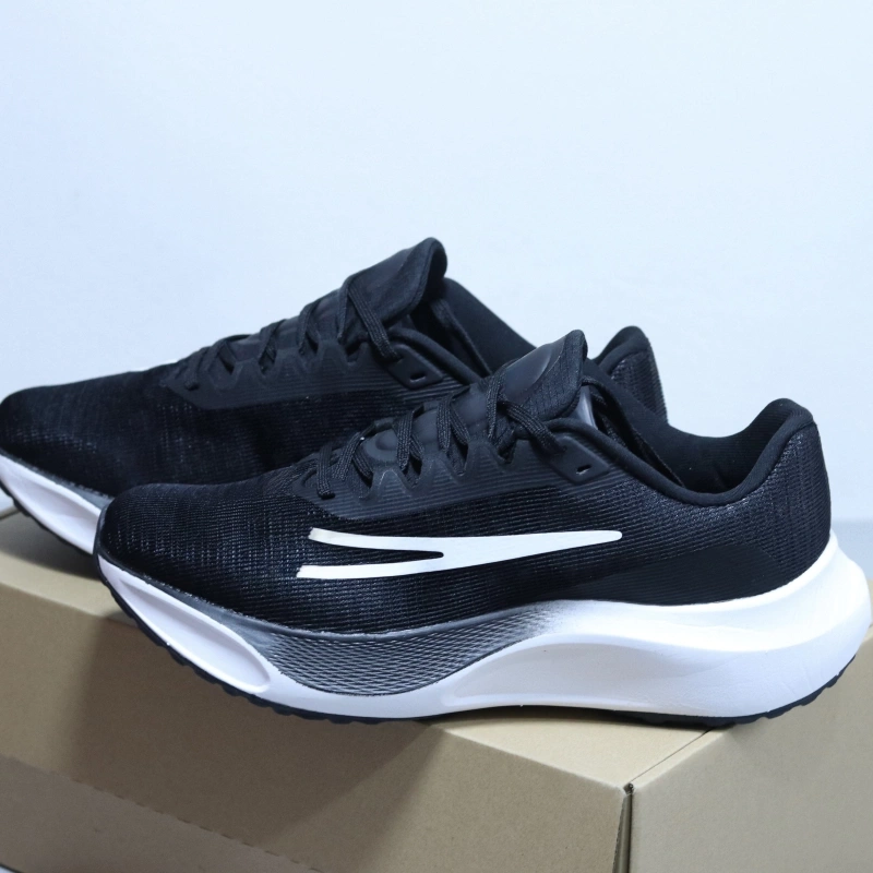 FL5 With shoe box nike