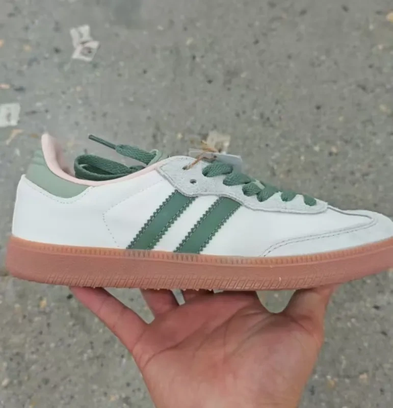 2sam With shoe box adidas