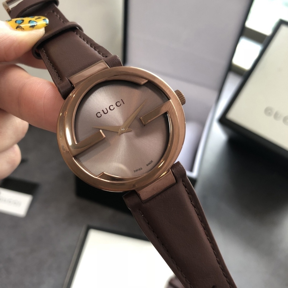 Gucci fashionable and high-quality watch with box
