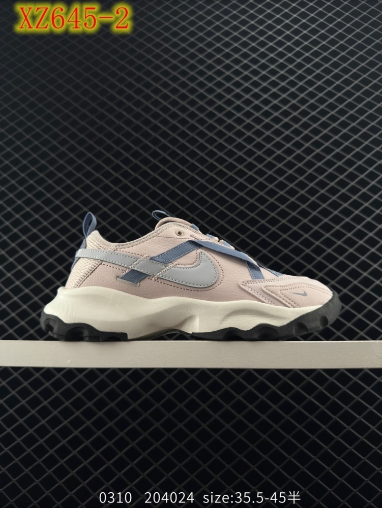 XZ645 Nike TC 7900
