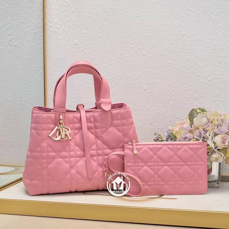 DIOR's new trendy quilted tote bag, underarm bag with small card holder, shoulder bag.