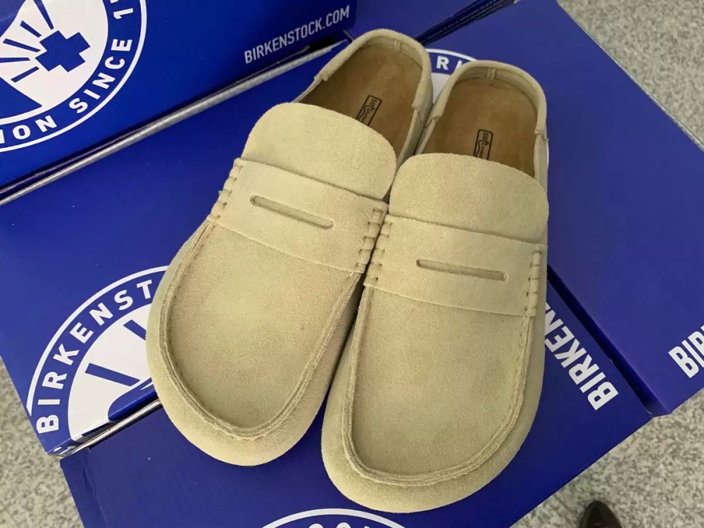BIRKENSTOCK suede Naples closed-toe slippers, British retro style, casual outdoor half-slippers, fashionable men's shoes.