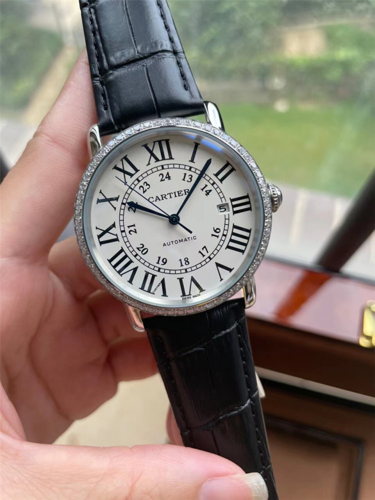 Cartier Men's high-quality watch with box