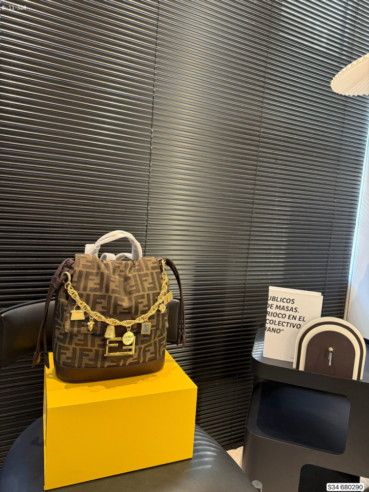 FENDI 2-Color, Classic Pattern Backpack, High Quality