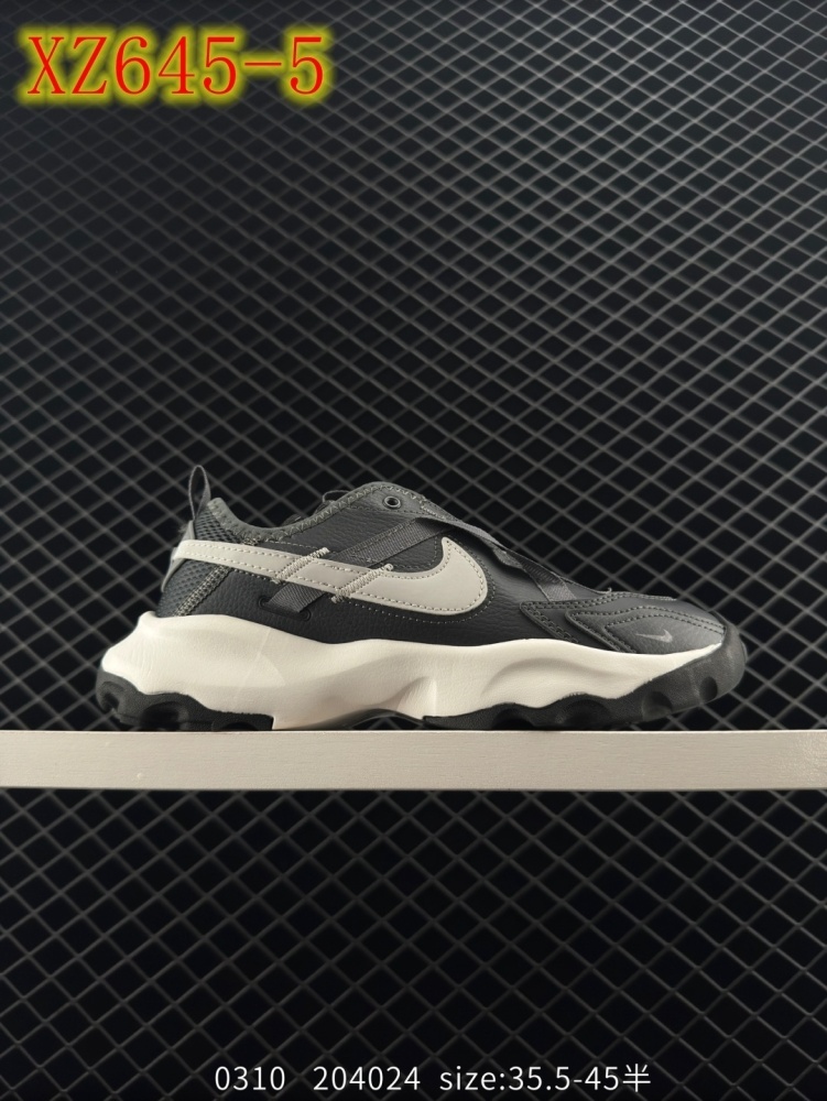 XZ645 Nike TC 7900