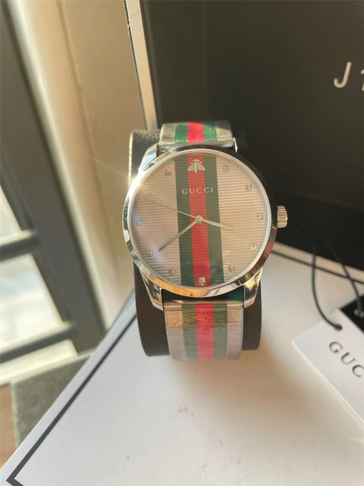 Gucci fashionable and high-quality watch with box