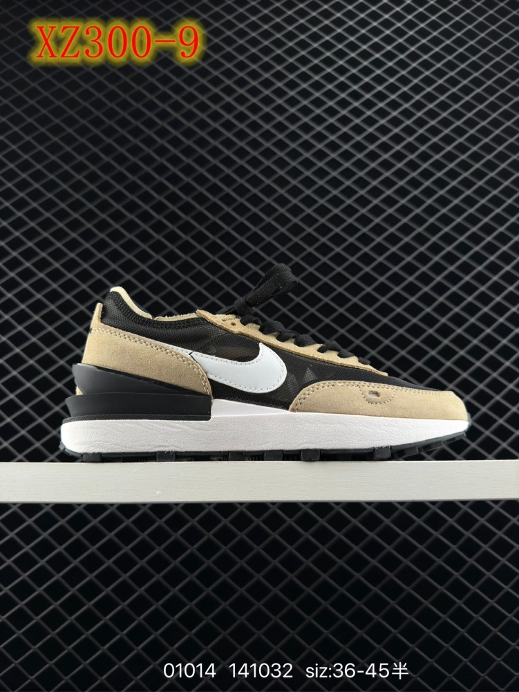 NIKE Vaporwaffle \/Sacai