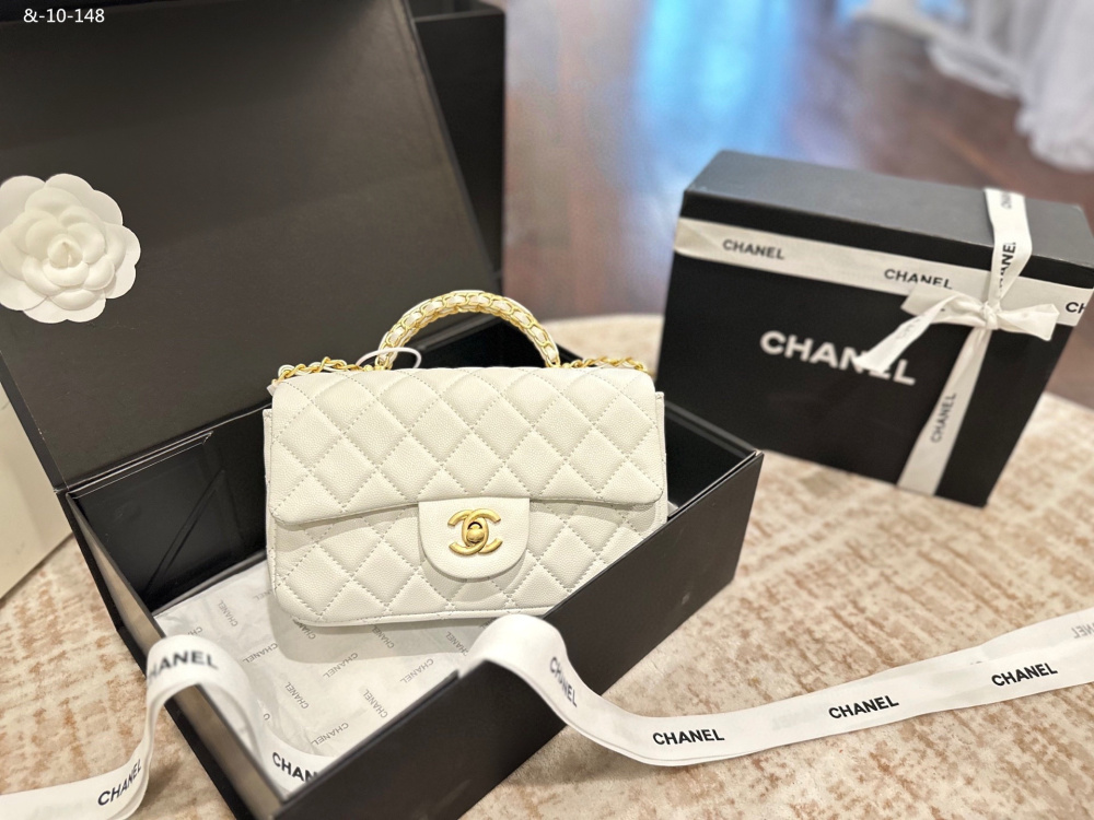 CHANEL caviar single shoulder crossbody handle chain bag, hand-held square fat bag