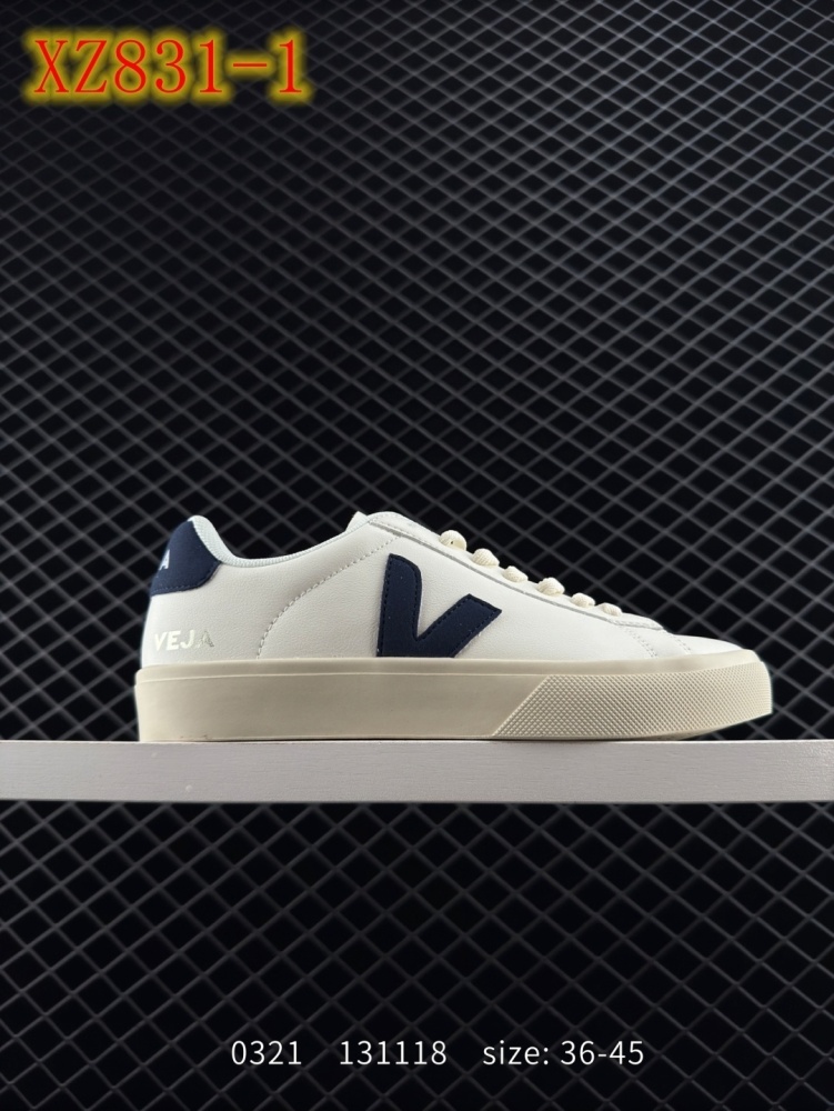 XZ831 Veja Campo Chrome Free Low Sneakers