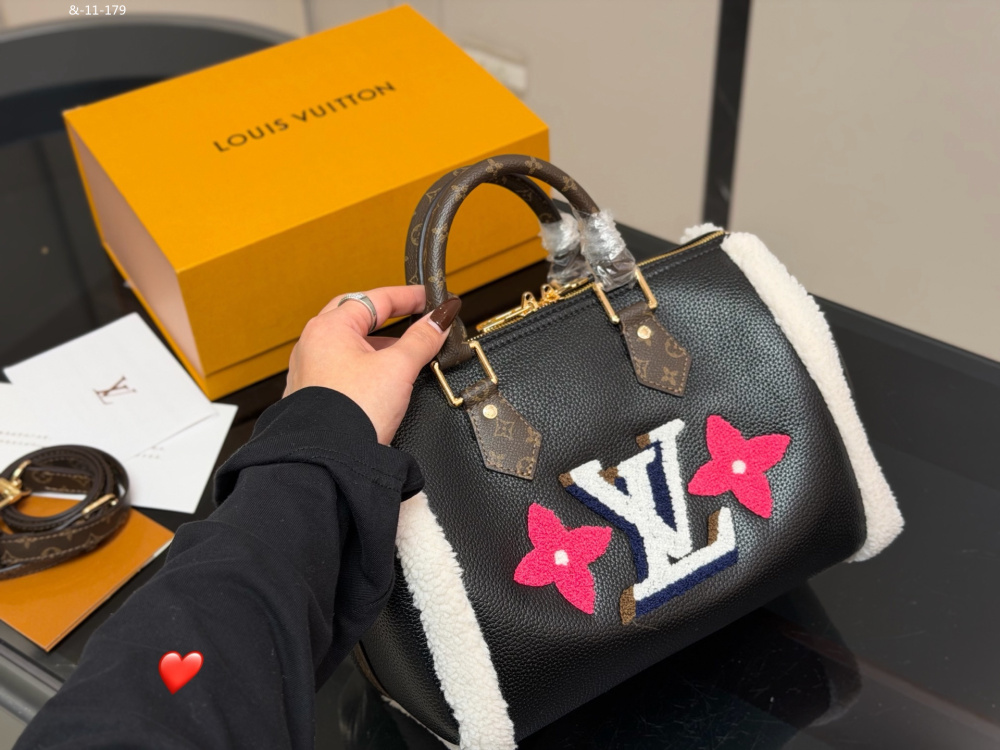 LV shearling tote bag (shoulder\/handbag)