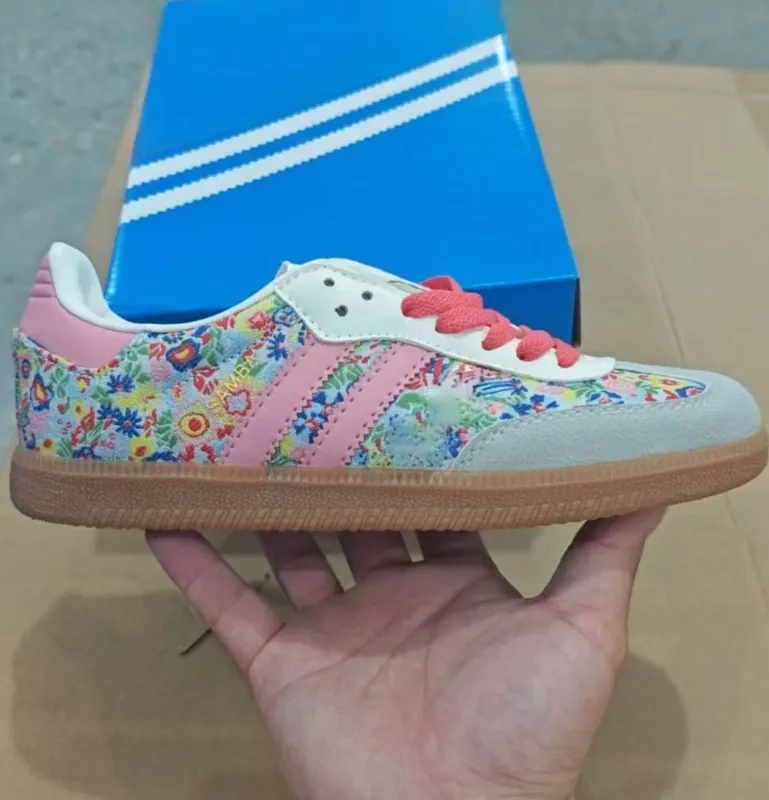 2sam With shoe box adidas