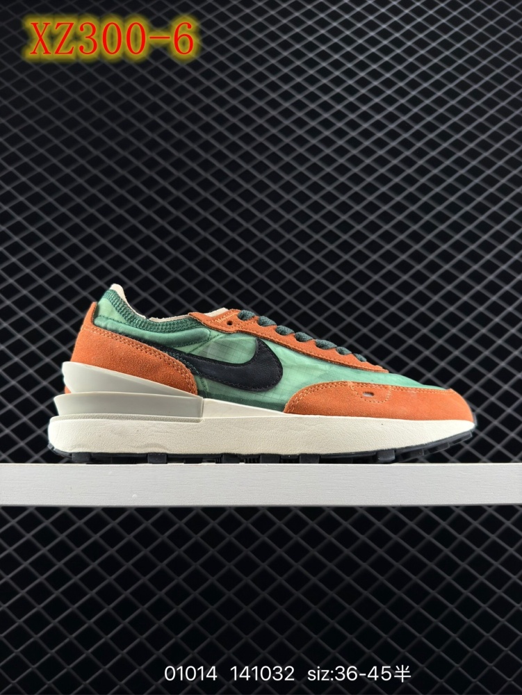 NIKE Vaporwaffle \/Sacai