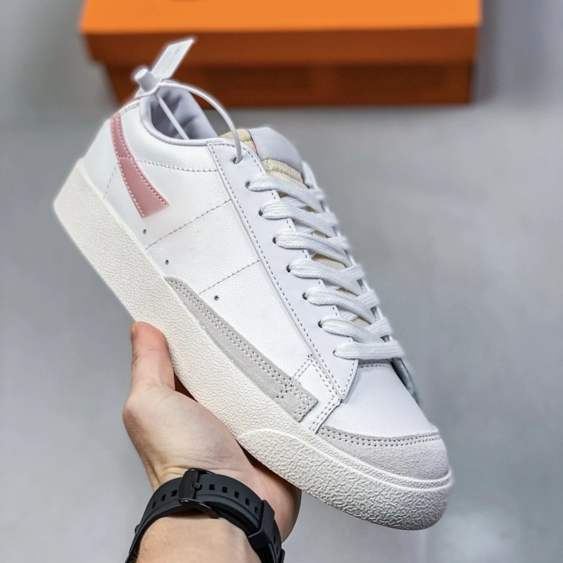 BLA With shoe box nike