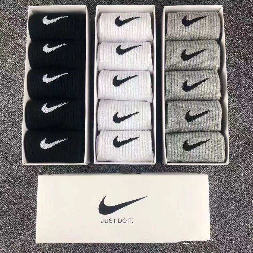 NIKE athletic socks