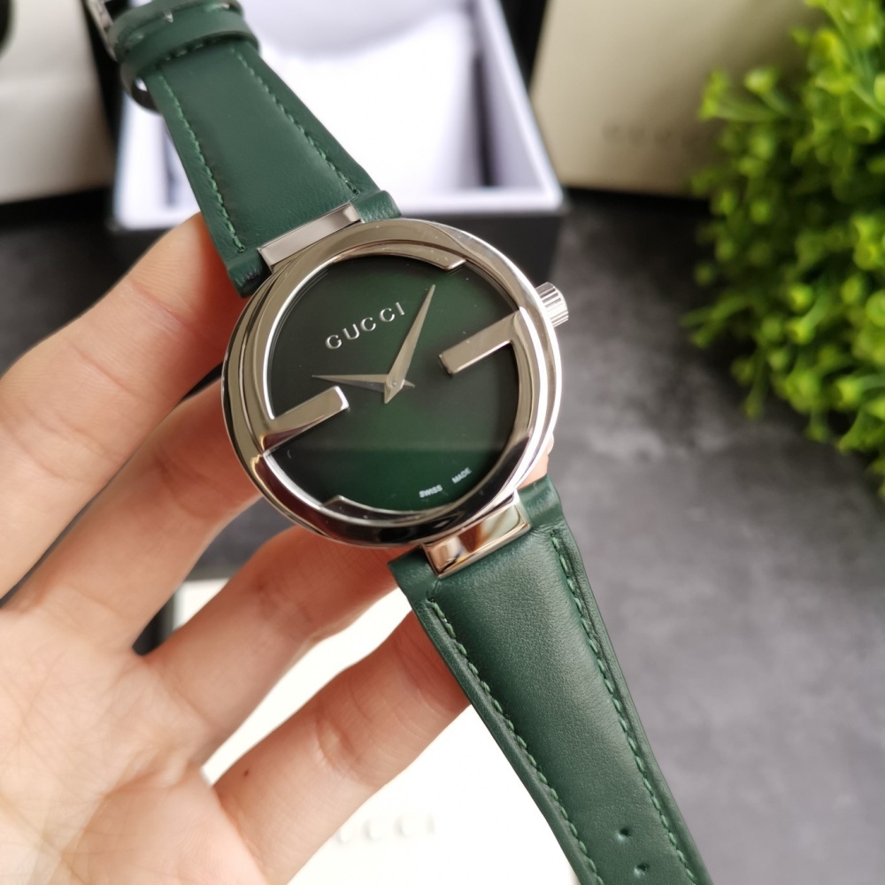 Gucci fashionable and high-quality watch with box
