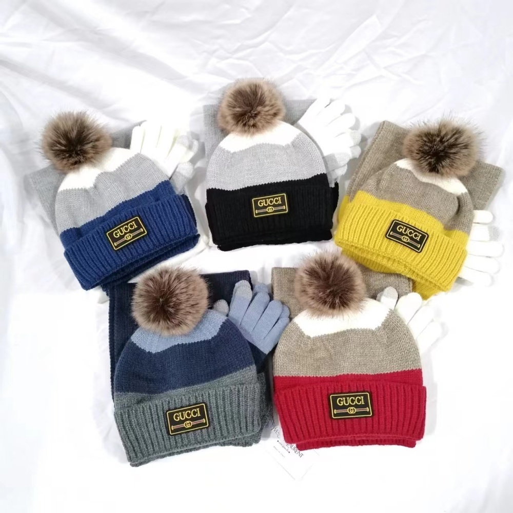 GUCCI scarf + fleece-lined hat + gloves three-piece set