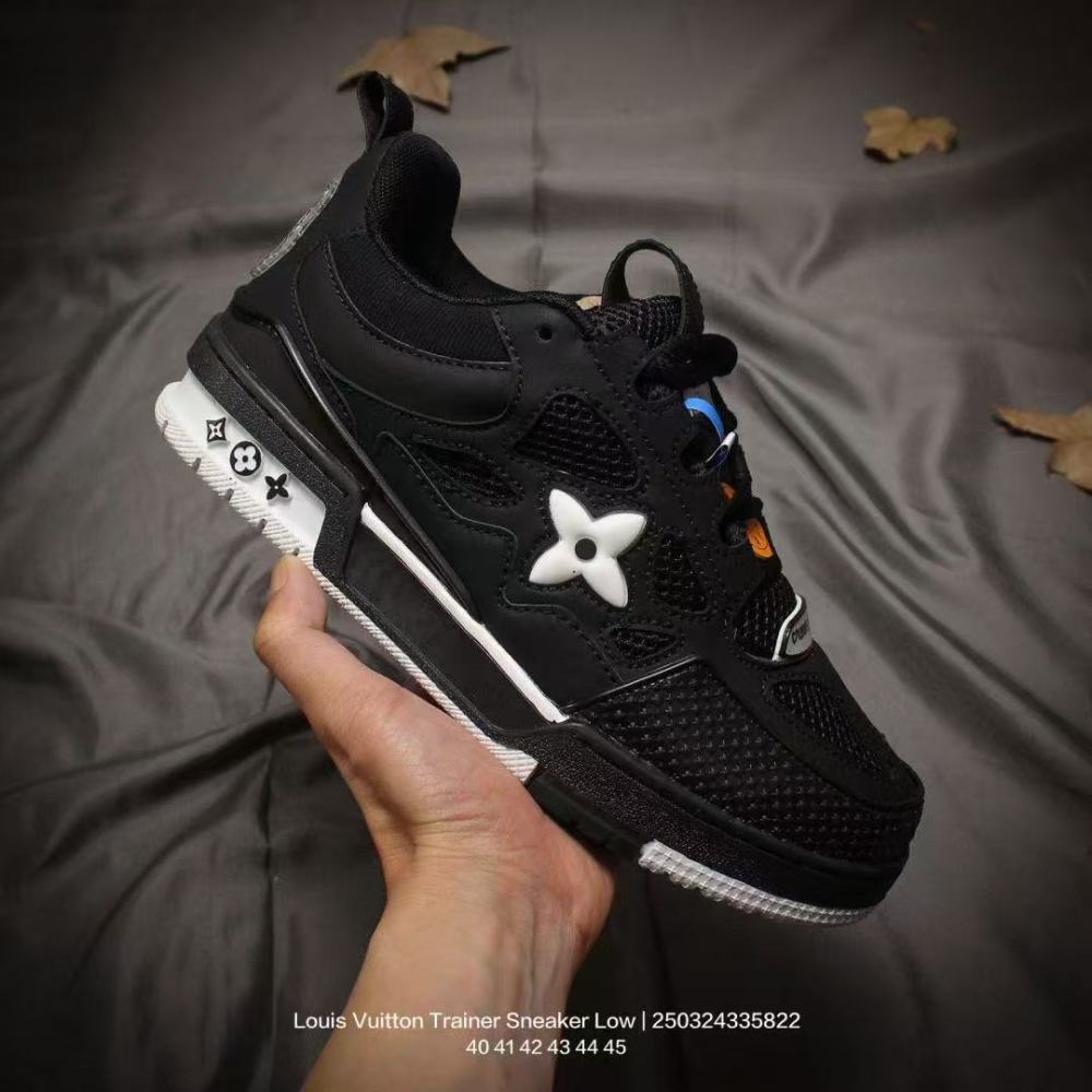 LV New hot-selling men's and women's loafers\/skate shoes