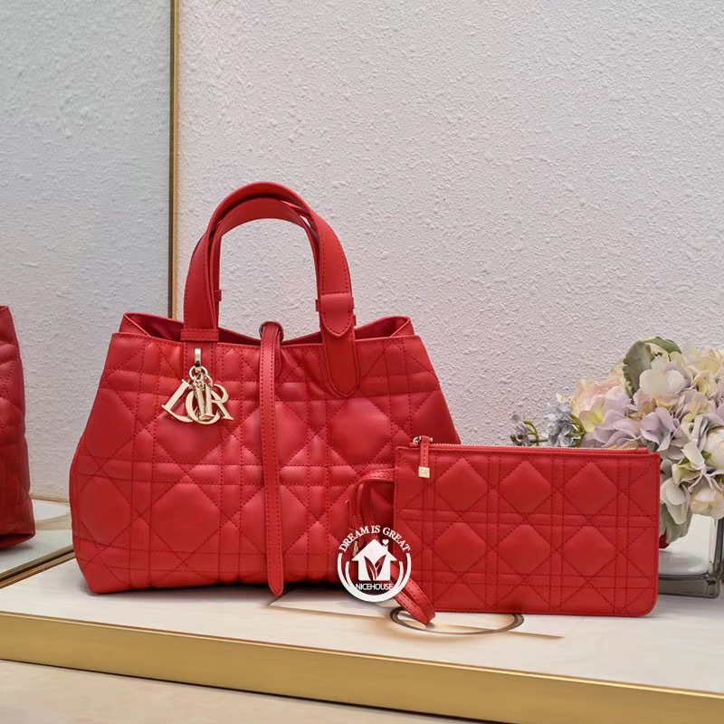 DIOR's new trendy quilted tote bag, underarm bag with small card holder, shoulder bag.