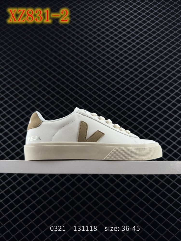 XZ831 Veja Campo Chrome Free Low Sneakers