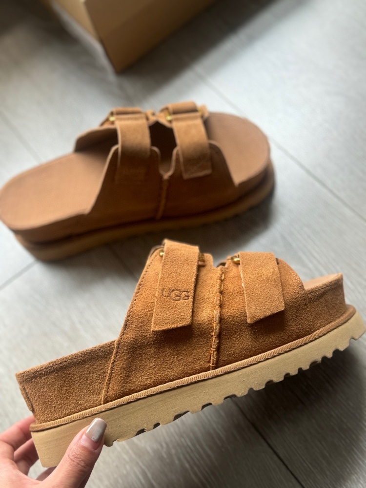 UGG's new high-value open-toe sandals, platform, height-increasing, thick sole.