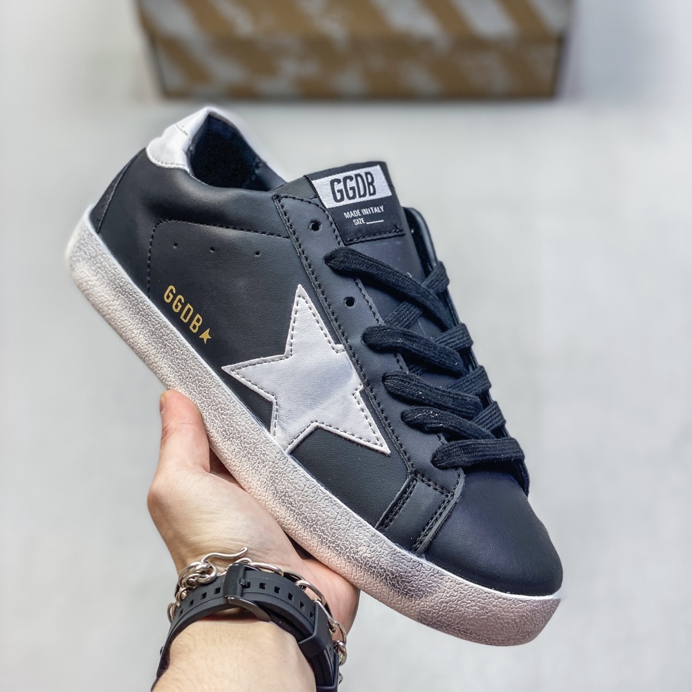 Golden Goose Classic Super-Star Low-Top Sneakers with Red Star