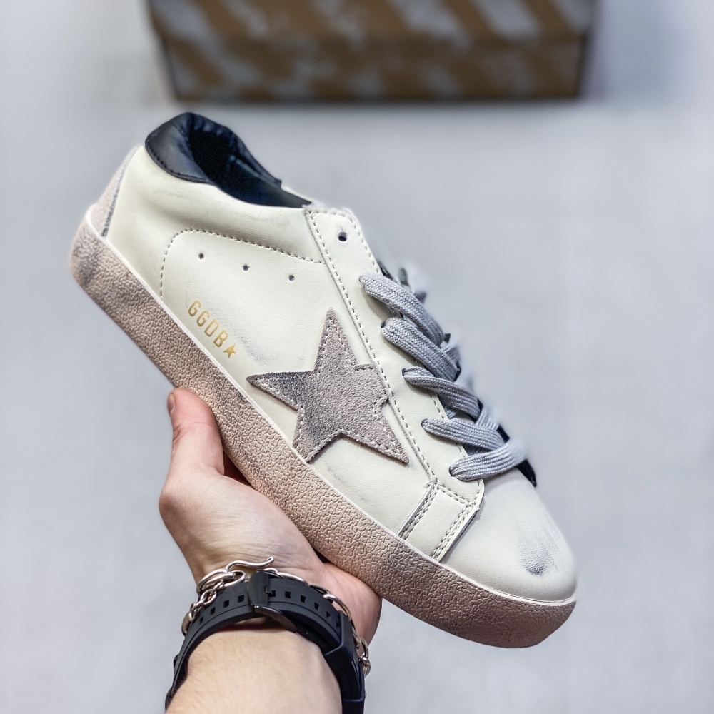 Golden Goose Classic Super-Star Low-Top Sneakers with Red Star