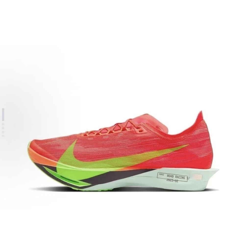 NIKE Streakfly 2