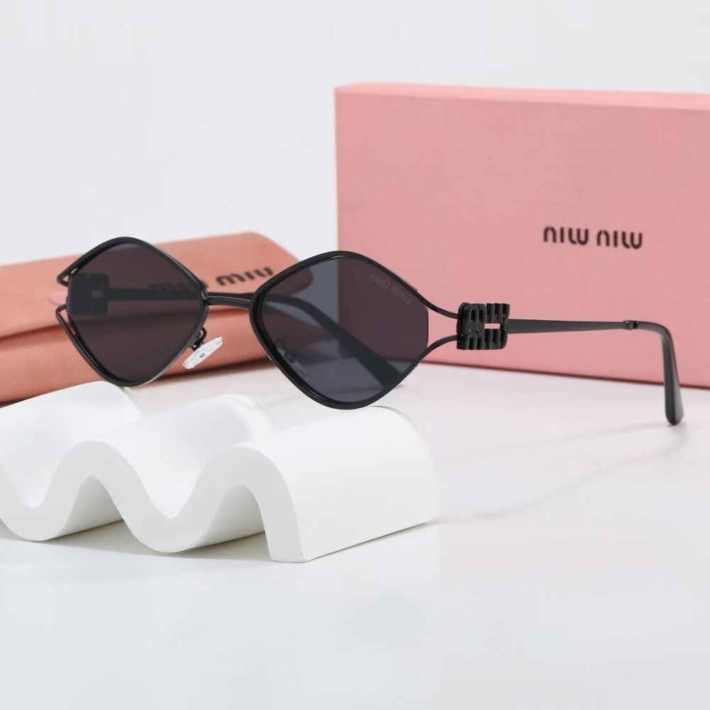 Miu Miu Retro Diamond Frame Gradient Lens Sunglasses 7625