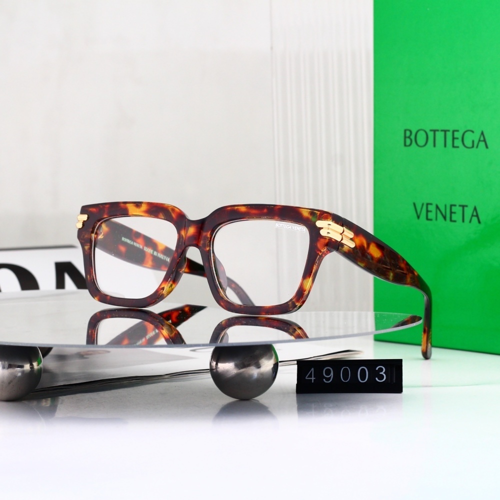 Bottega Veneta Classic Thick Square UV Protection Sunglasses  49003