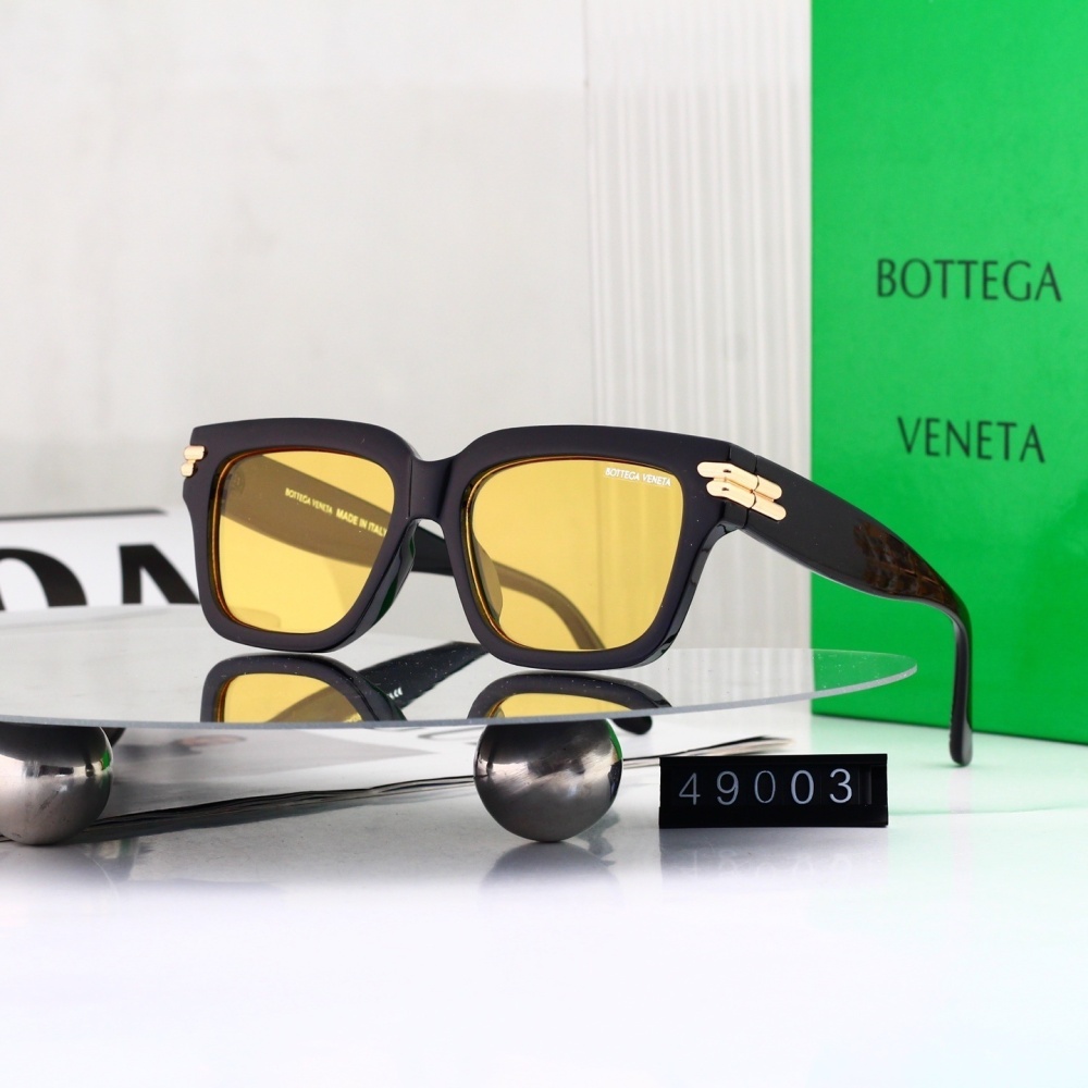 Bottega Veneta Classic Thick Square UV Protection Sunglasses  49003