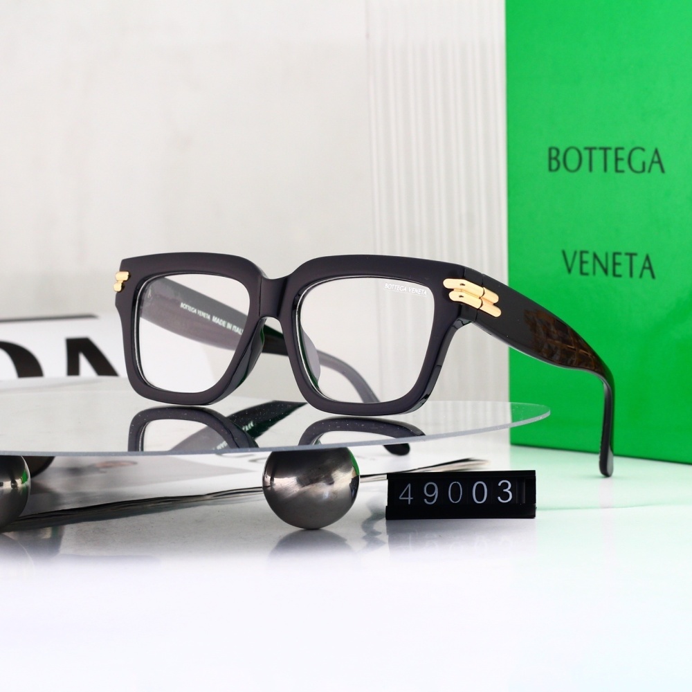 Bottega Veneta Classic Thick Square UV Protection Sunglasses  49003