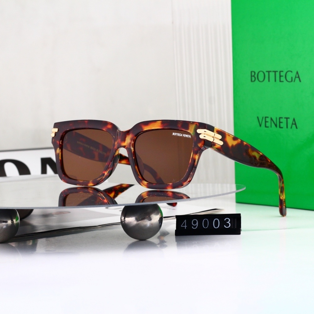 Bottega Veneta Classic Thick Square UV Protection Sunglasses  49003