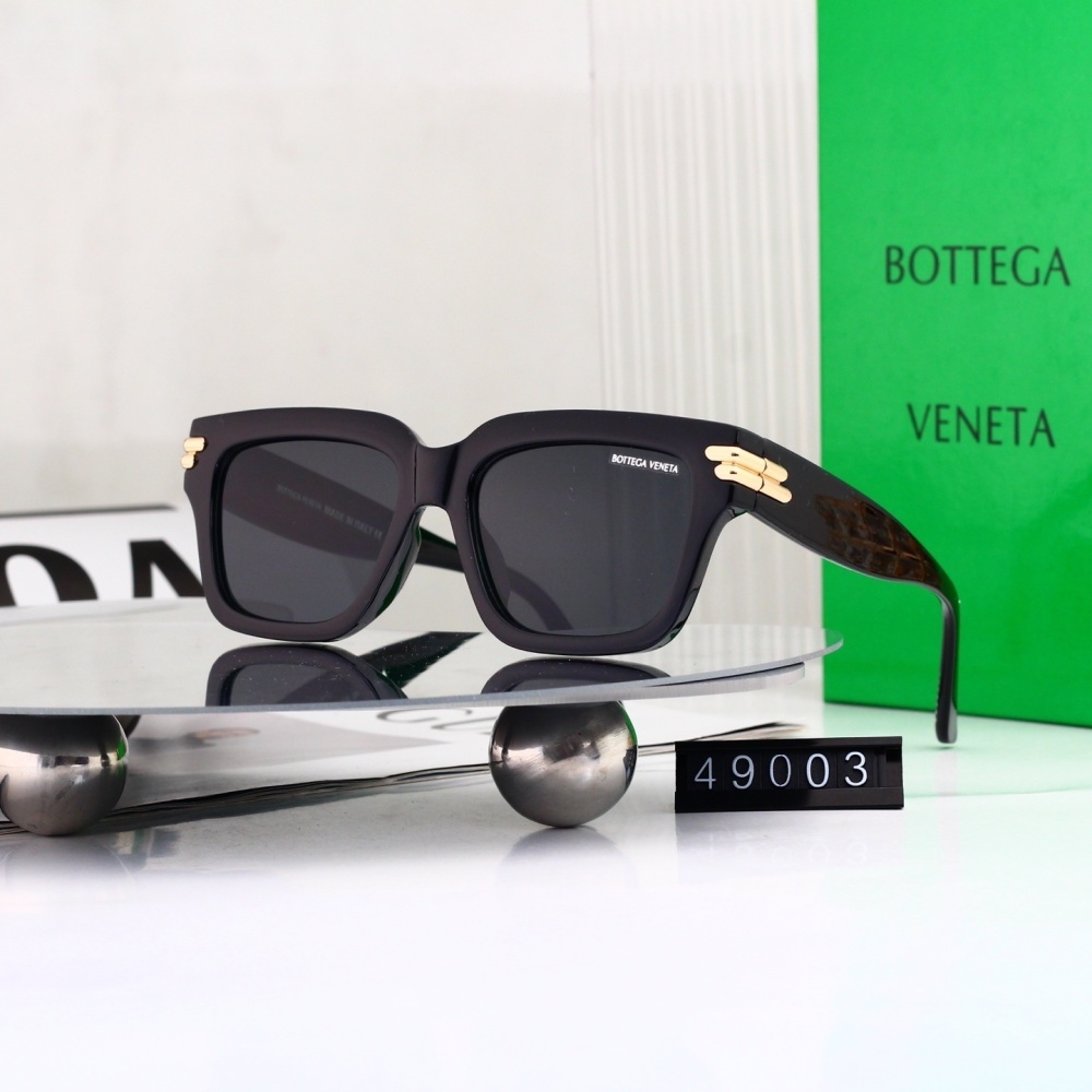 Bottega Veneta Classic Thick Square UV Protection Sunglasses  49003